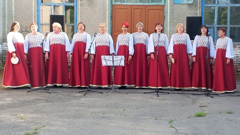 Пошиты костюмы для хора &quot;Сельские кружева&quot;.