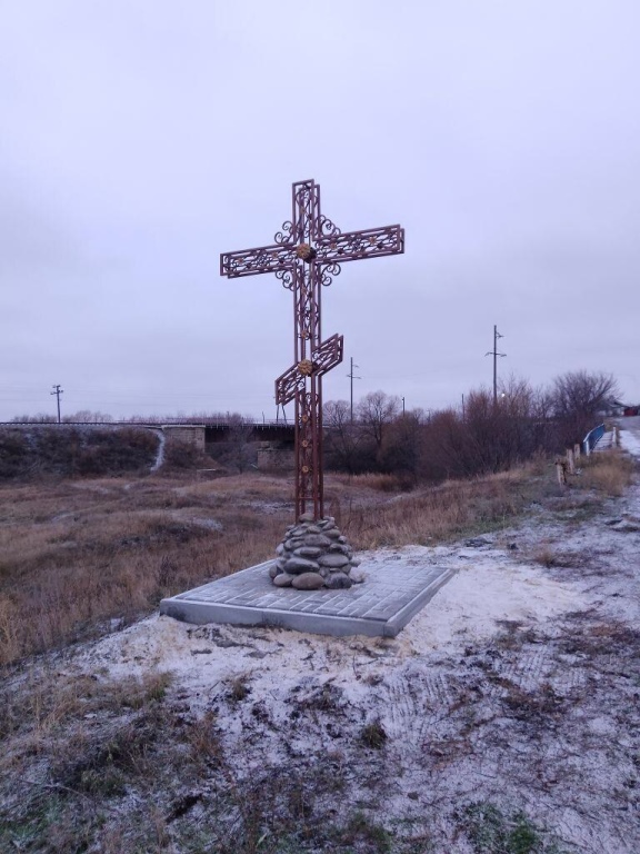 Установлен Поклонный охранный крест на центральном въезде в с.Липяги.